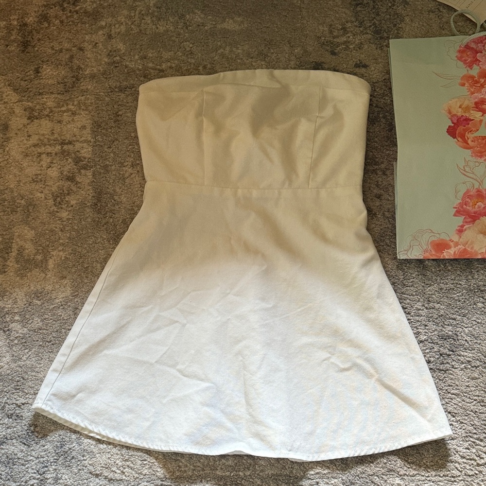 Elegant White Strapless Dress